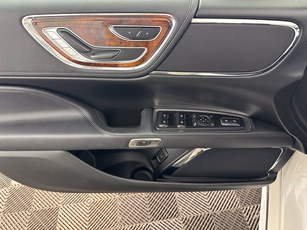 2018 Lincoln Continental Select