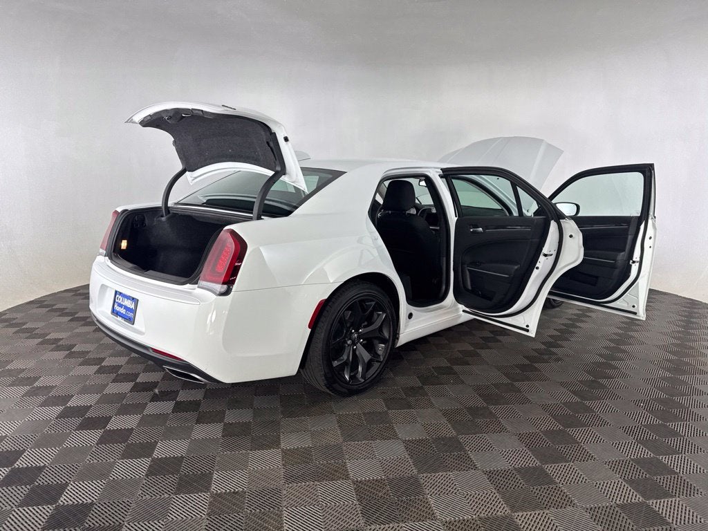 2022 Chrysler 300 Touring