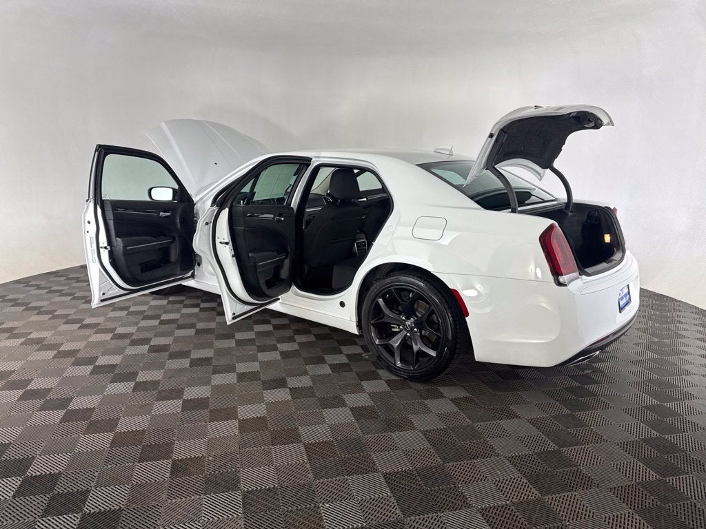 2022 Chrysler 300 Touring