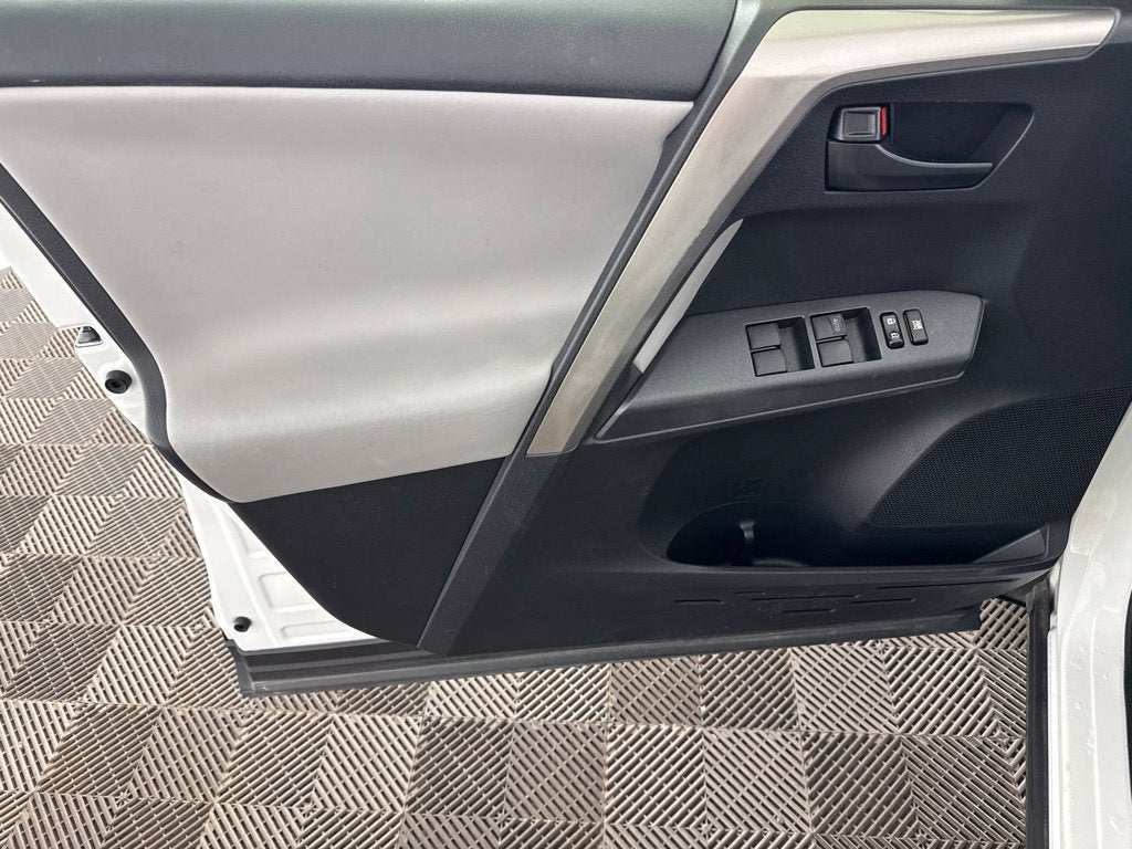 2018 Toyota RAV4 Hybrid LE