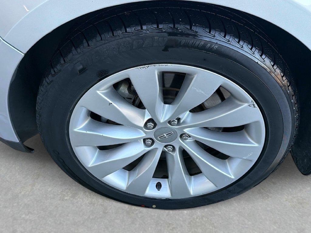 2014 Lincoln MKS Base
