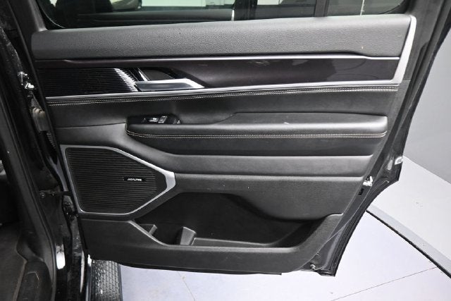 2023 Jeep Wagoneer Base