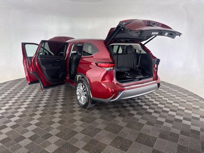 2023 Toyota Highlander Platinum