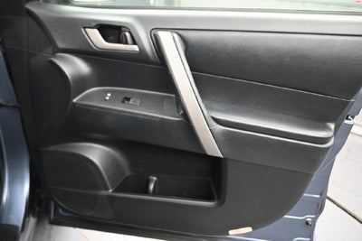 2011 Toyota Highlander SE
