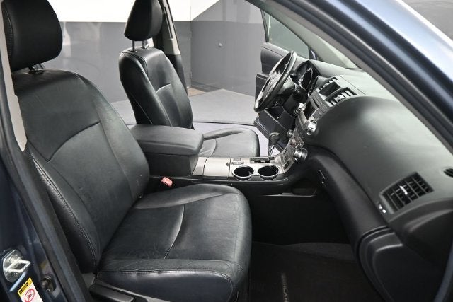2011 Toyota Highlander SE