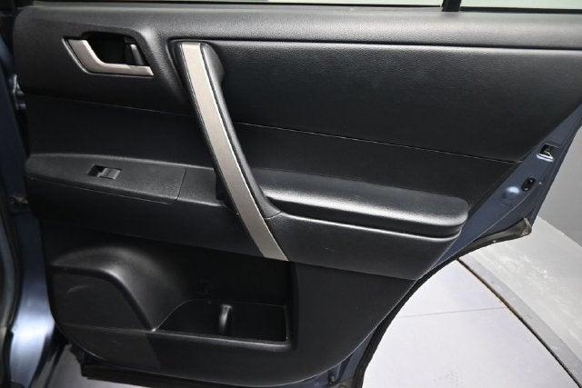 2011 Toyota Highlander SE