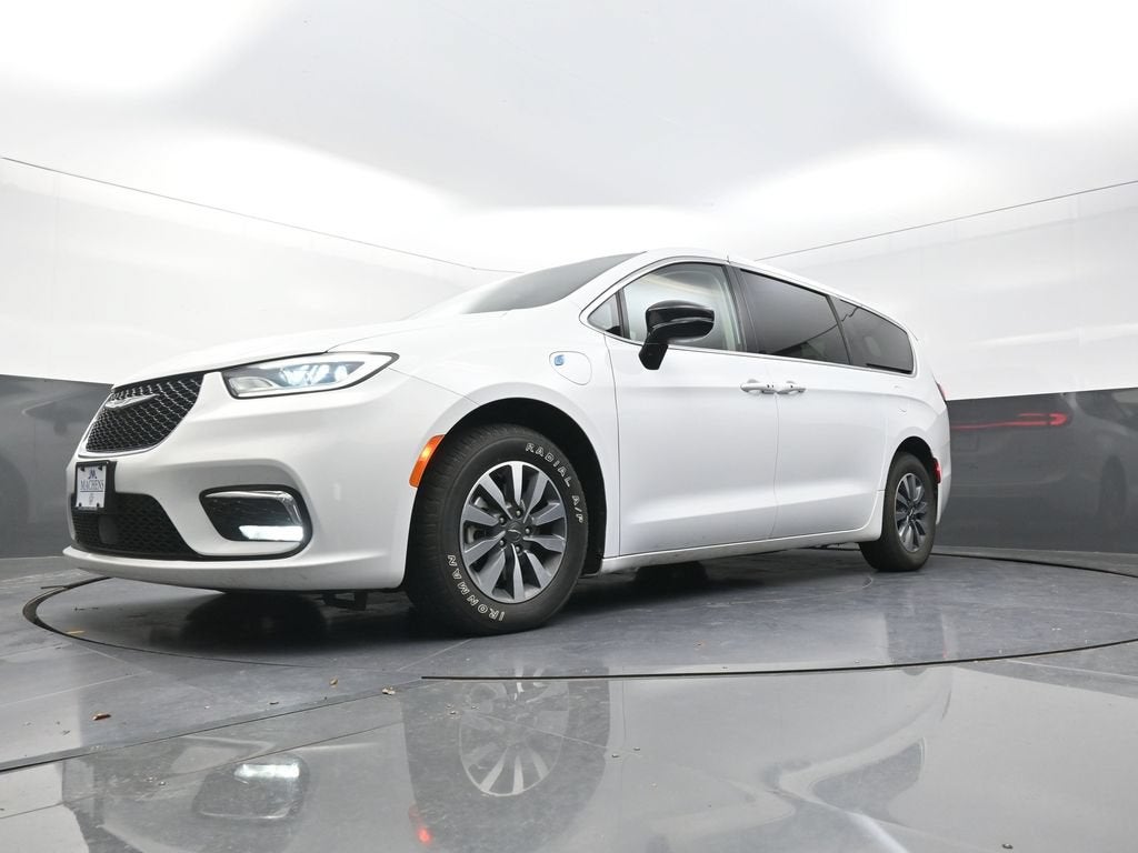 2024 Chrysler Pacifica Hybrid Select