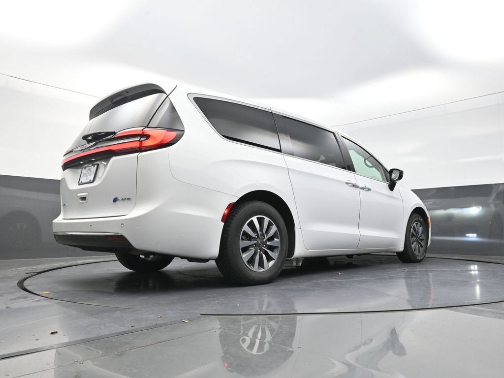 2024 Chrysler Pacifica Hybrid Select