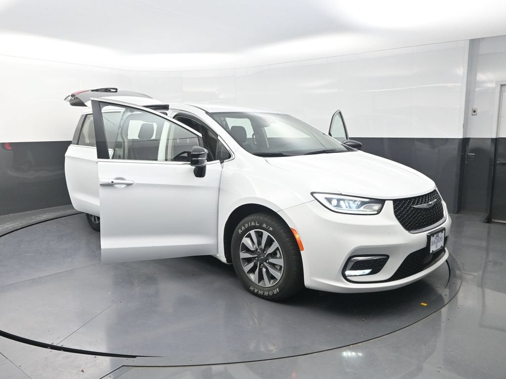 2024 Chrysler Pacifica Hybrid Select