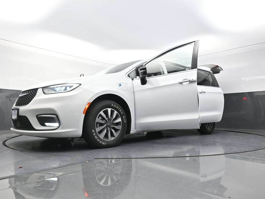 2024 Chrysler Pacifica Hybrid Select