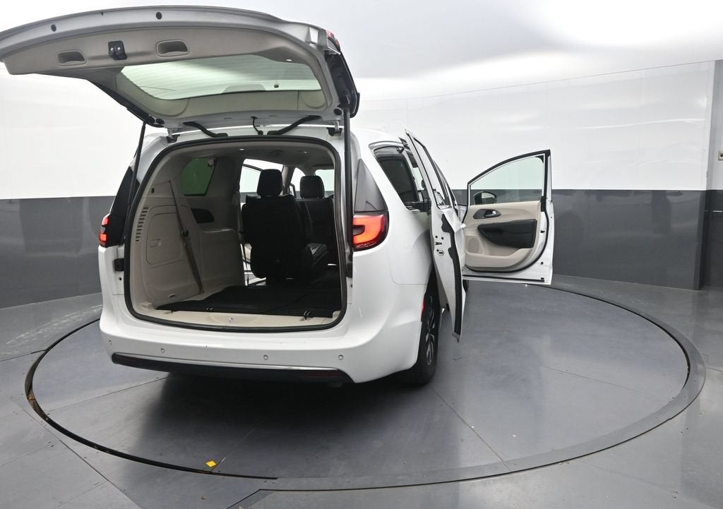 2024 Chrysler Pacifica Hybrid Select