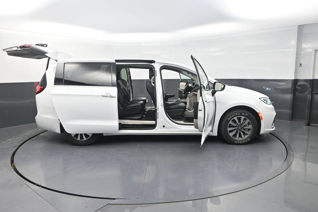 2024 Chrysler Pacifica Hybrid Select