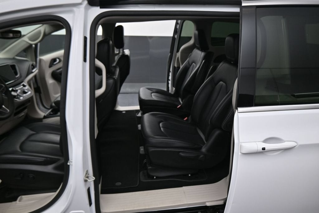 2024 Chrysler Pacifica Hybrid Select