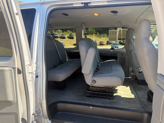 2013 Ford E-350SD XLT