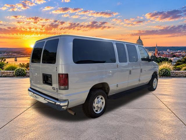 2013 Ford E-350SD XLT