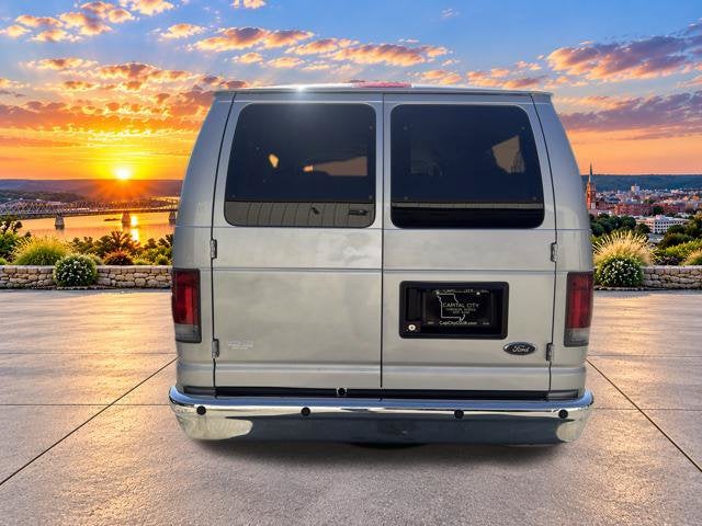 2013 Ford E-350SD XLT