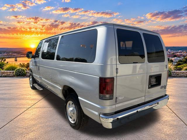 2013 Ford E-350SD XLT