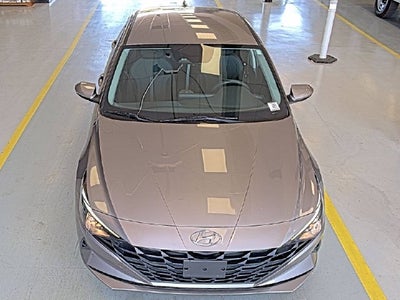 2023 Hyundai Elantra SE